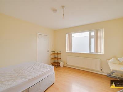 Reception Room/ Bedroom